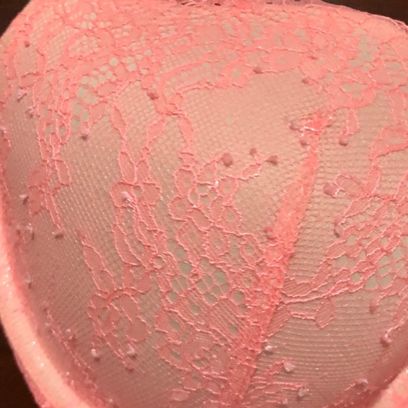 ❌SOLD❌ VS Bra, coral color, 34DD. - Picture 6 of 8